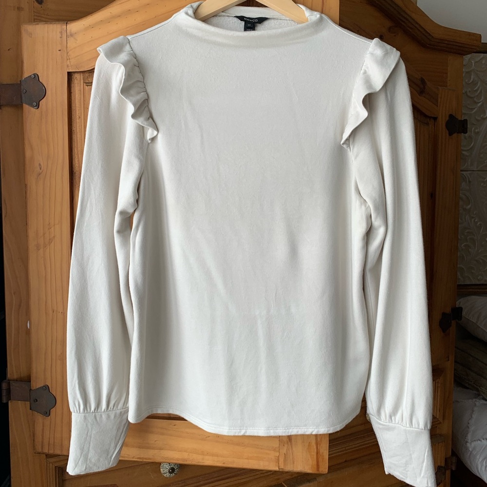 RW&CO Elegant creme Ruffle sweater